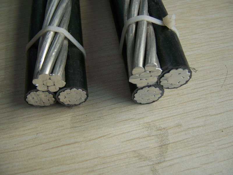 Cable eléctrico aéreo triplex con conductores agrupados