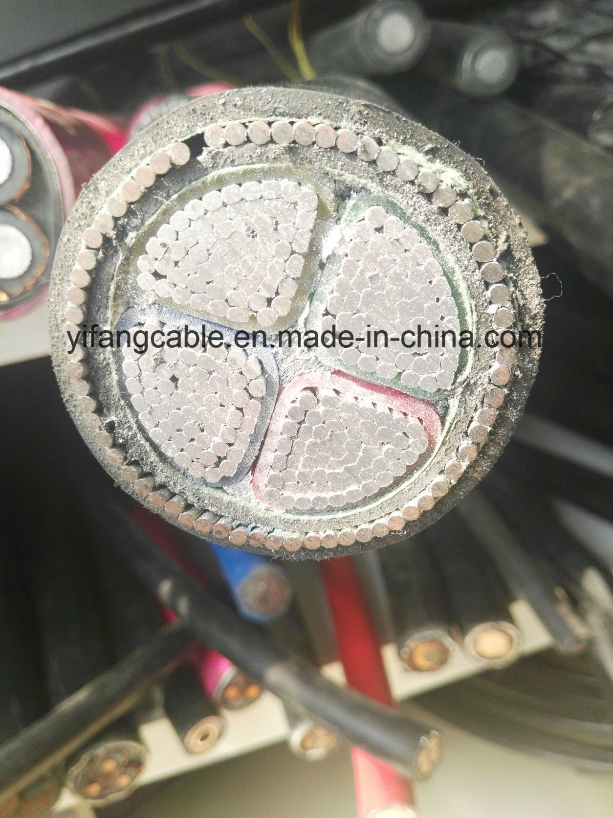 0.6/1kv Aluminium XLPE Insulated Steel Wire Armor HDPE Sheath Cable 4X240mm2