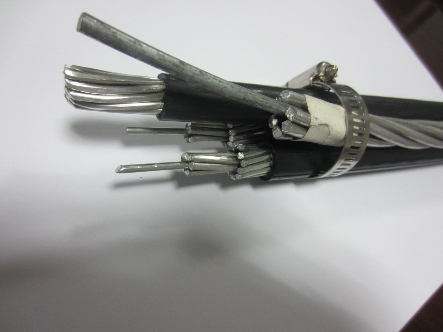 Chine Dispositif de réglage du conducteur neutre ACSR pour service double fabrication et fournisseur