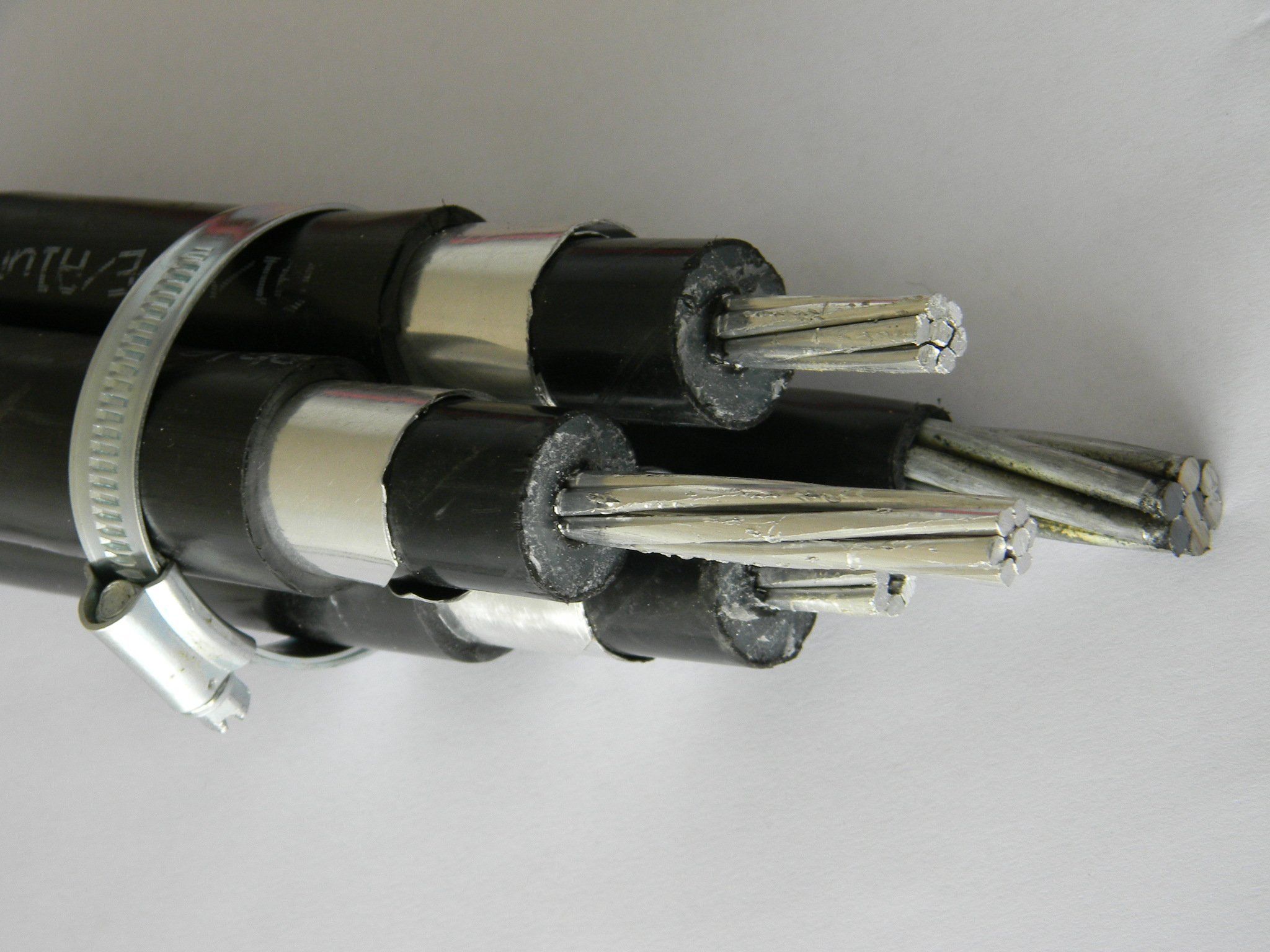 Mt Twisted Cable 11kv Aluminum Conductor Prc Power Cable Three Core with Steel Wire Neutral