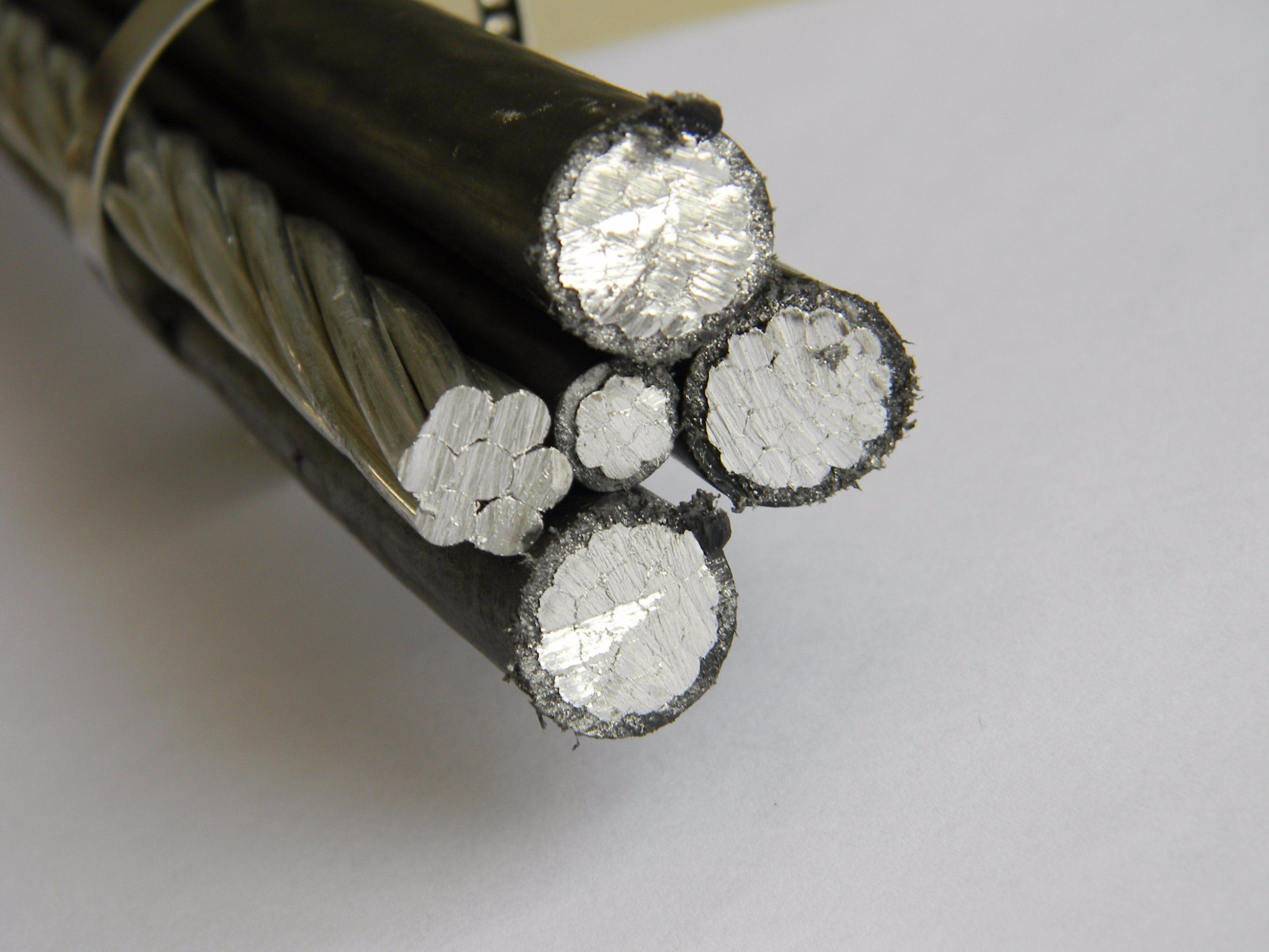 NFC33209 3X70+54.6+16mm2 Overhead Line Cable with AAAC Messenger