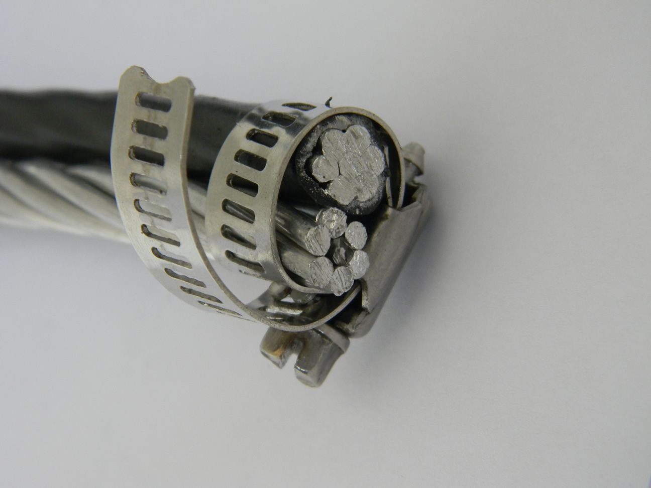 Triplex Service Drop AAAC 6201 Alloy Neutral Conductor Crab