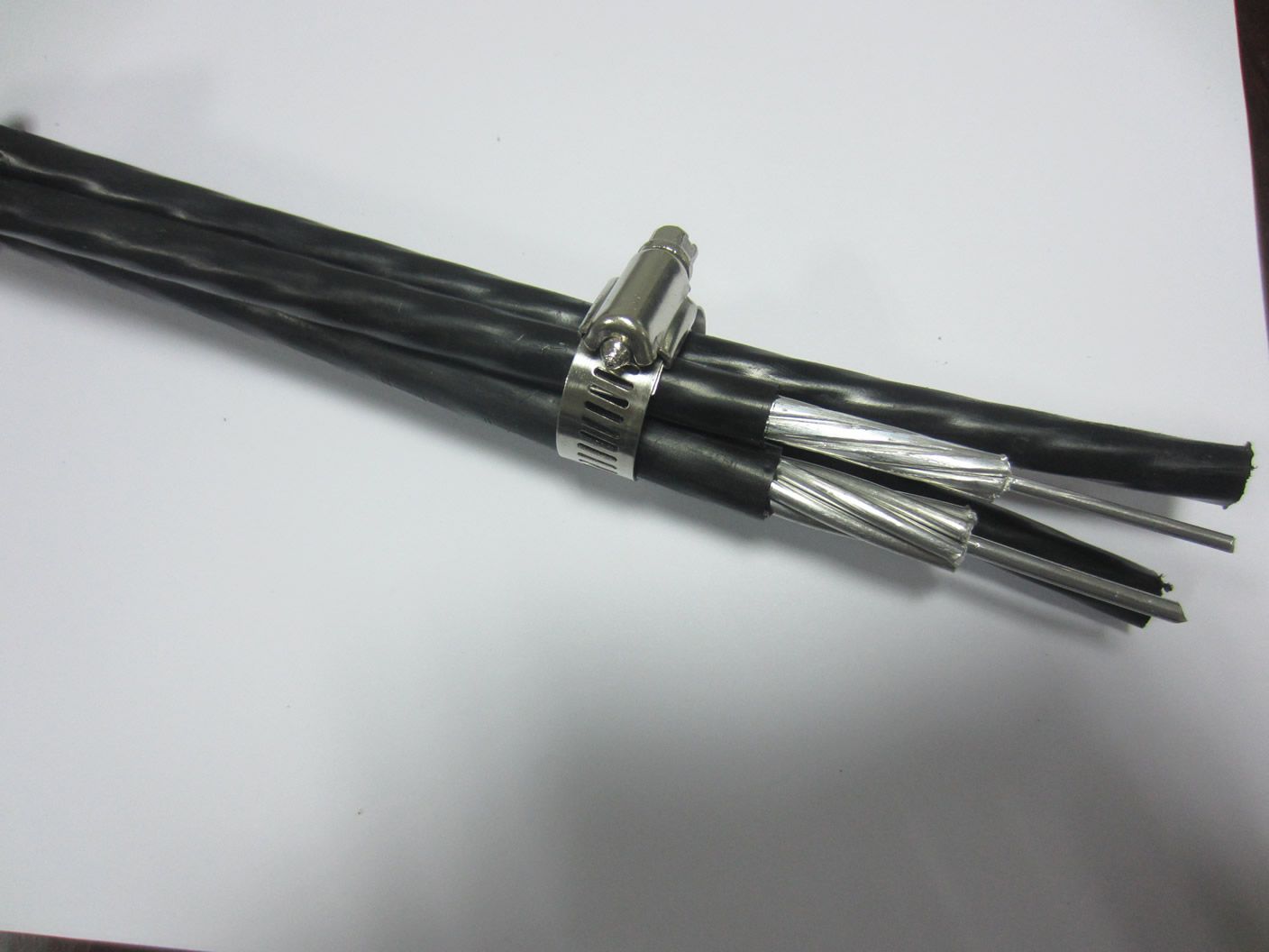 Triplex Service Drop ACSR Neutral Conductor Limpet 500-500-500-350 Quadruplex Aluminum Conductor 600V Urd Direct Burial Cable