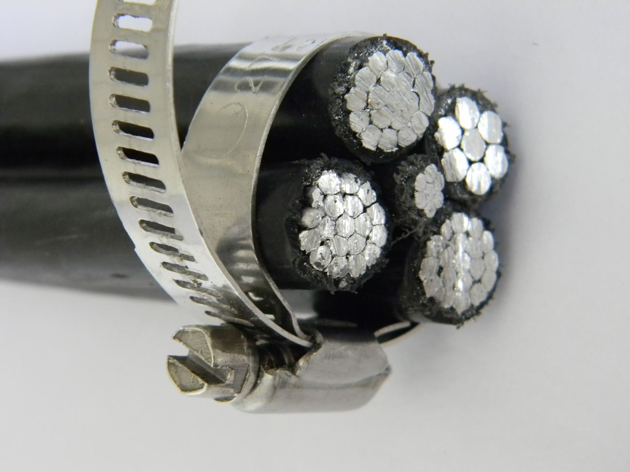 XLPE or PE Insulated Aerial Bundled Cables Torsade Retylene Alu 2X16 mm2 Aerial Bundled Cable