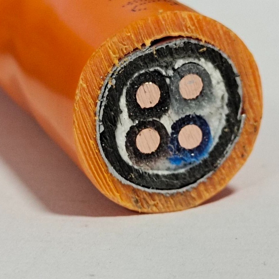 0.6/1kv U1000 Rvfv Cu/XLPE/PVC/Dsta/PVC 4X4mm2 Yjv22 4*4mm2 Steel Tape Armoured Power Cable
