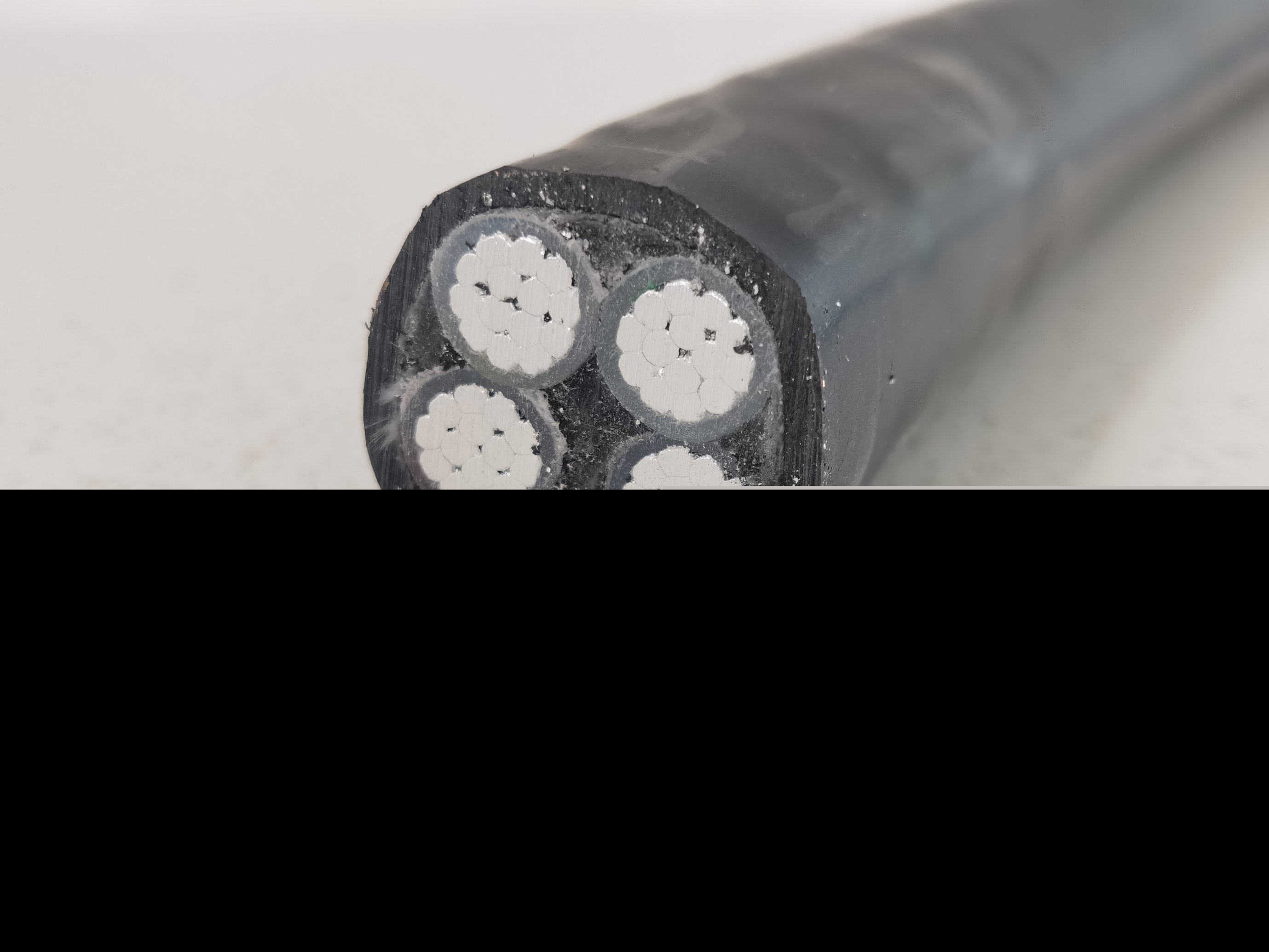 Underground Huadong 5X300mm2 1c 16mm Insulated XLPE Swa PVC Yjlv Yjlv32 Cable