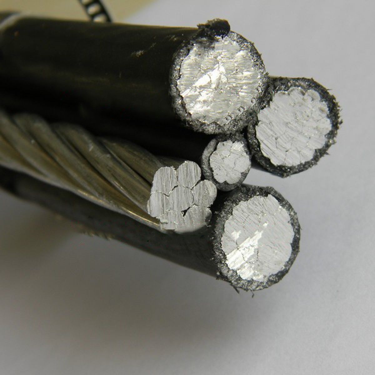 NFC 33209 Aluminum XLPE Insulation 4 Core 35sqmm Overhead Twist 4*35mm2 ABC Aerial Bundle Cable